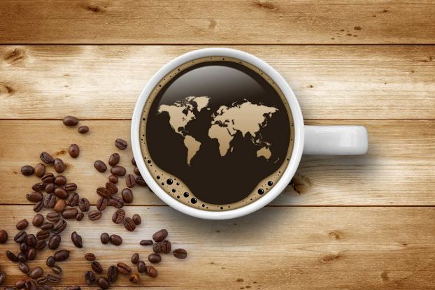 kaffeekultour-kaffee-mit-kontinenten-adobestock, © StockAdobe